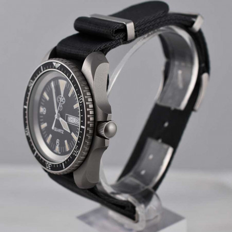 cwc-montre-militaire-plongee-rn-300-boutique-mostra-store-aix-en-provence-vintage-watches-shop-achat-ventes-montres-anciennes