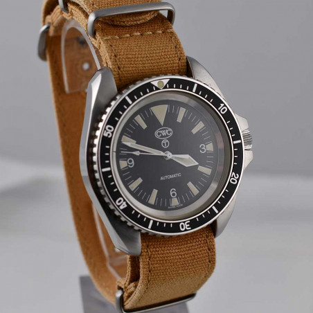 cwc-montres-de-plongée-militaire-collection-mostra-store-marine-nationale-uk-boutique-aix-en-provence