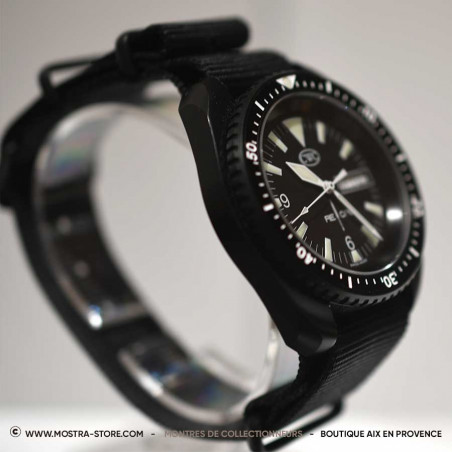 military-watch-cwc-royal-navy-300-sbs-mostra-store-aix-combat-diver-limited-edition-reorg-007